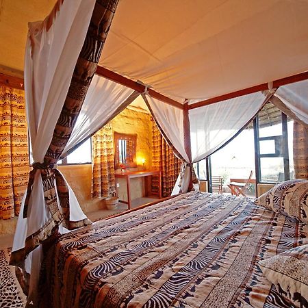 Rhino Watch Safarilodge Mweiga Exteriör bild