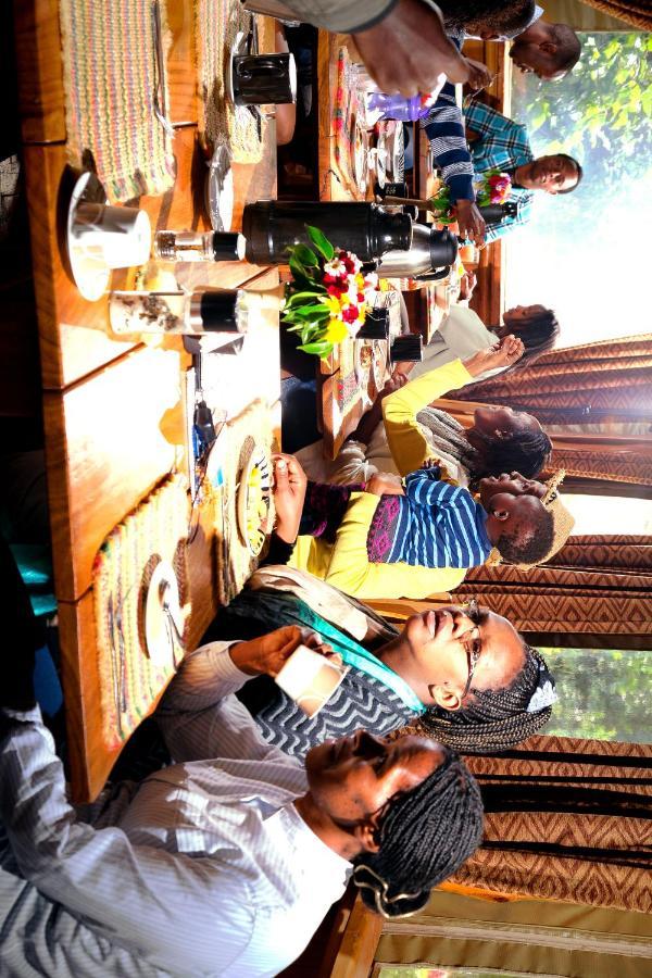 Rhino Watch Safarilodge Mweiga Exteriör bild