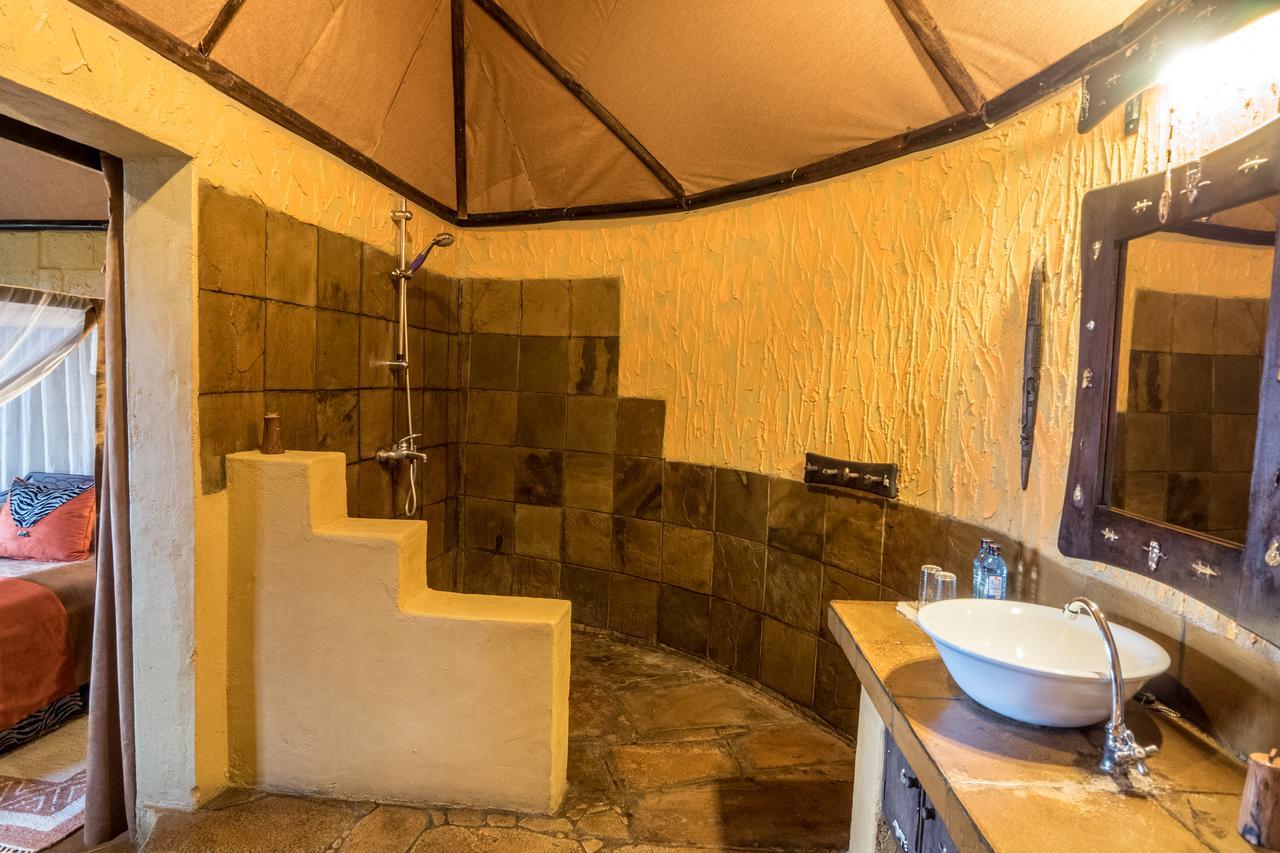 Rhino Watch Safarilodge Mweiga Exteriör bild