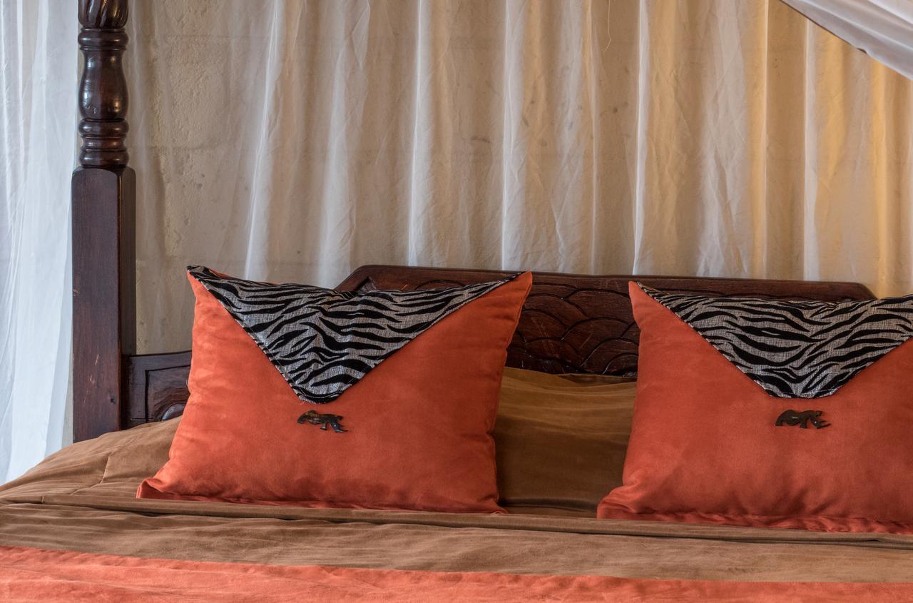 Rhino Watch Safarilodge Mweiga Exteriör bild